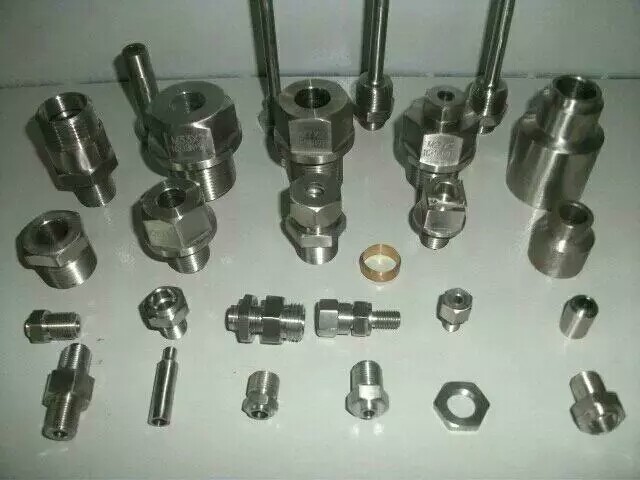 壓力表，溫度計(jì)，卡套螺紋，轉(zhuǎn)換接頭，材質(zhì)：不銹鋼